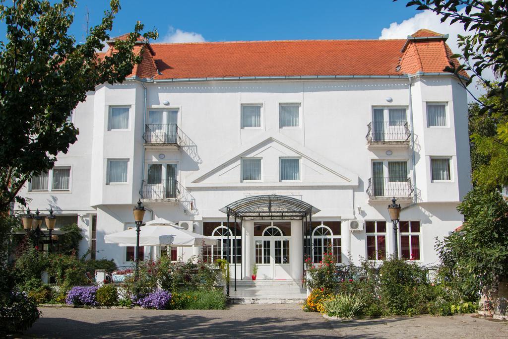 Hotel Beli Dvor Sombor Exteriér fotografie