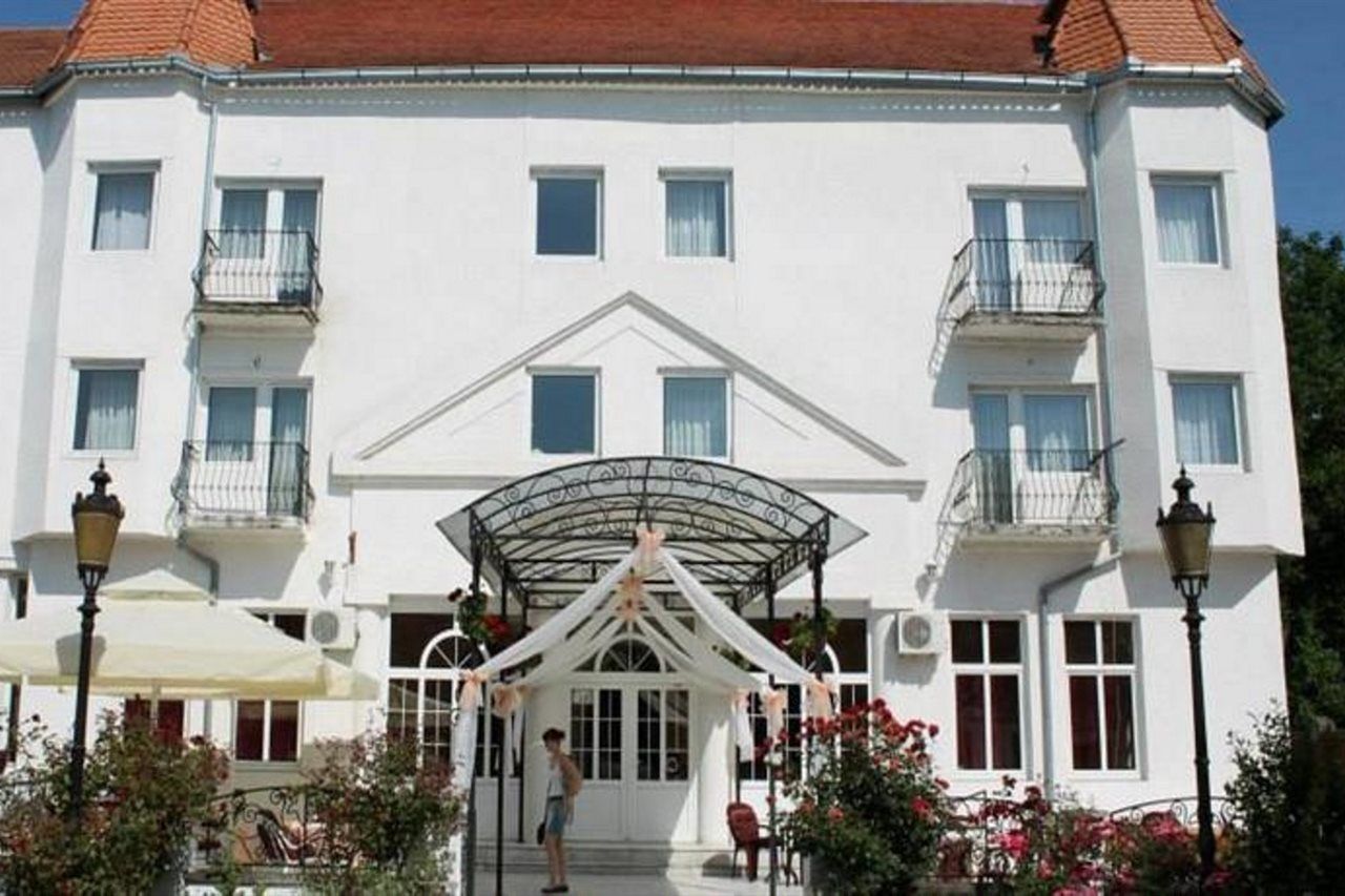 Hotel Beli Dvor Sombor Exteriér fotografie