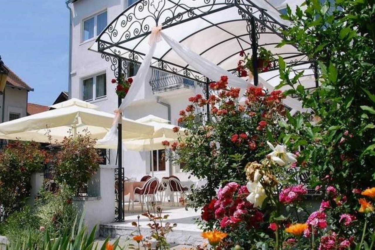 Hotel Beli Dvor Sombor Exteriér fotografie